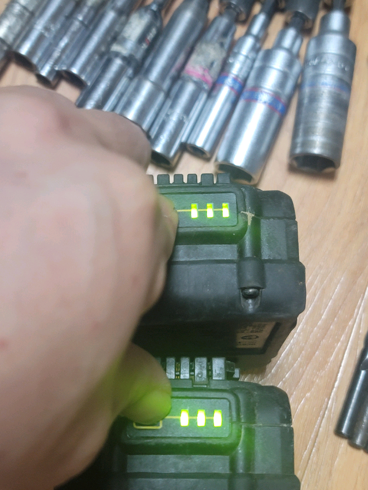 디월트 DCF850 맥라렌 리미티드 에디션 이미지