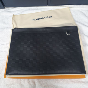 정품 루이비통 다미에 인피니 포쉐트 아폴로 클러치백 이미지