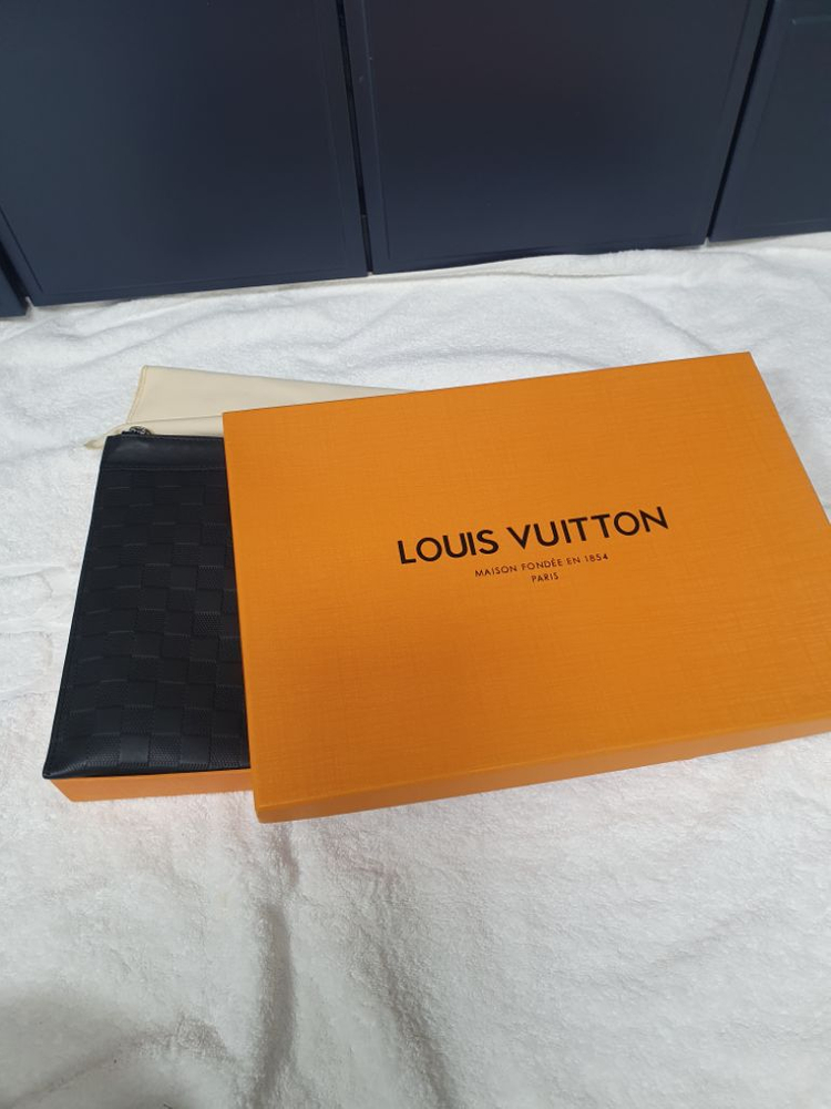 정품 루이비통 다미에 인피니 포쉐트 아폴로 클러치백 이미지