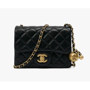 샤넬 골드볼 미니 플립백 + 라부부 인형 키링 이미지