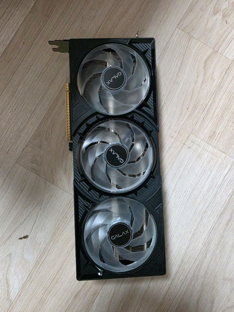 겔럭시 RTX 5080 그래픽카드 이미지