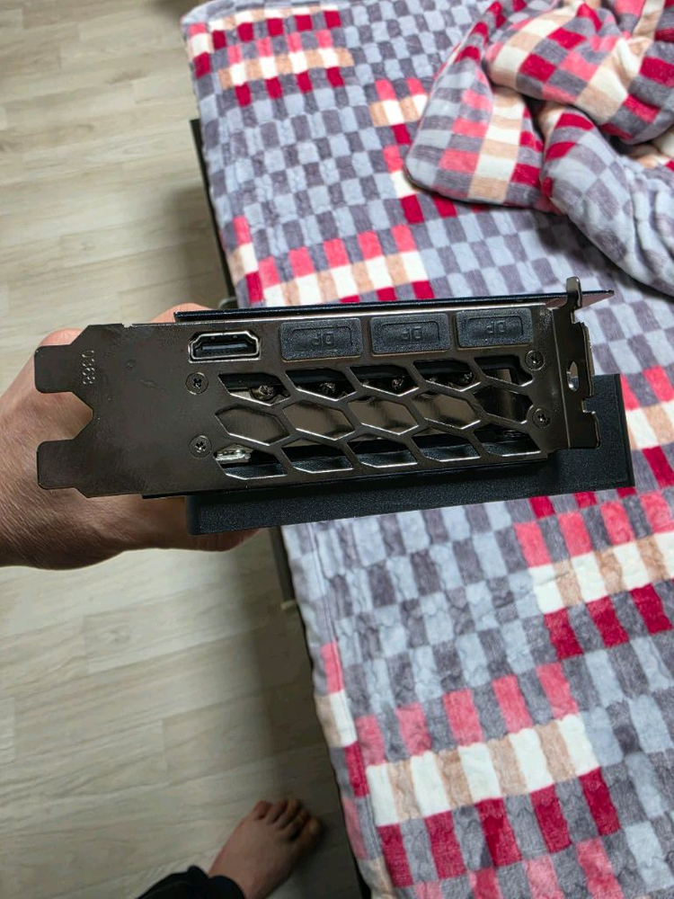 겔럭시 RTX 5080 그래픽카드 이미지