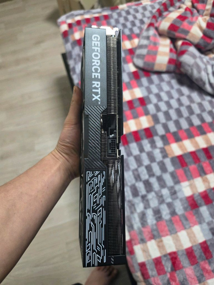 겔럭시 RTX 5080 그래픽카드 이미지