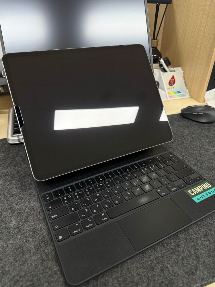 아이패드 프로 6세대 12.9인치 128GB 셀룰러 + 매직키보드 풀박스 이미지