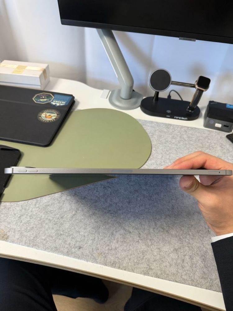 아이패드 프로 6세대 12.9인치 128GB 셀룰러 + 매직키보드 풀박스 이미지