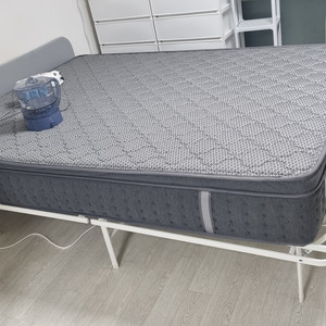 퀸 매트리스 + 프레임 세트