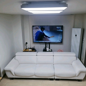 화이트 패브릭 3~4인용 소파 이미지