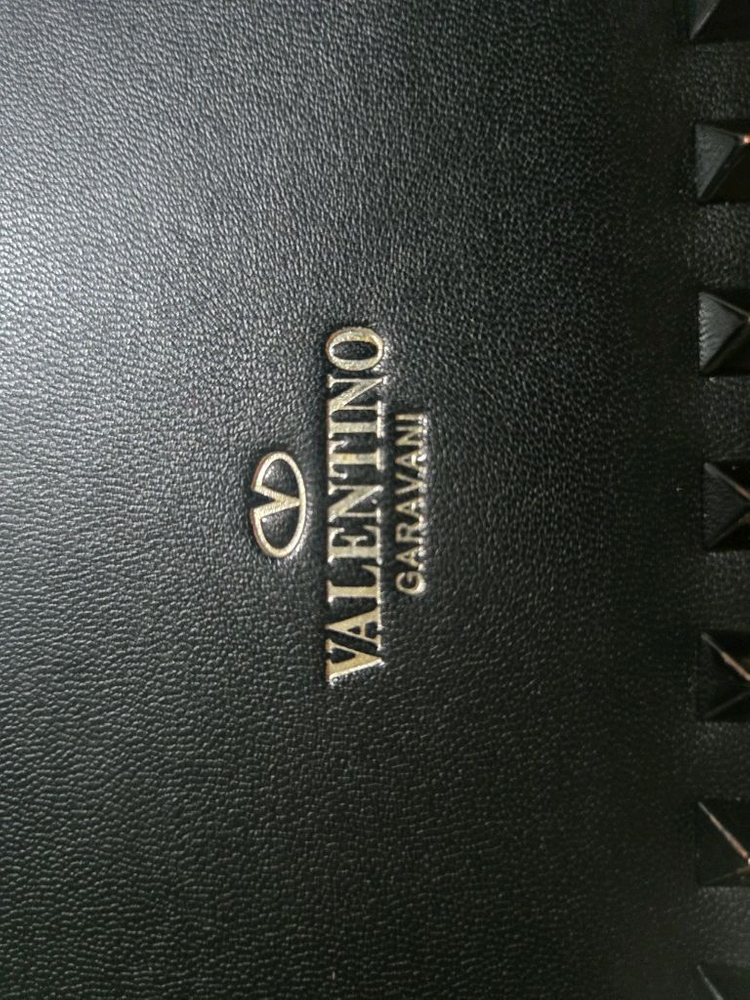 발렌티노 정품 락스터드 클러치 백 이미지