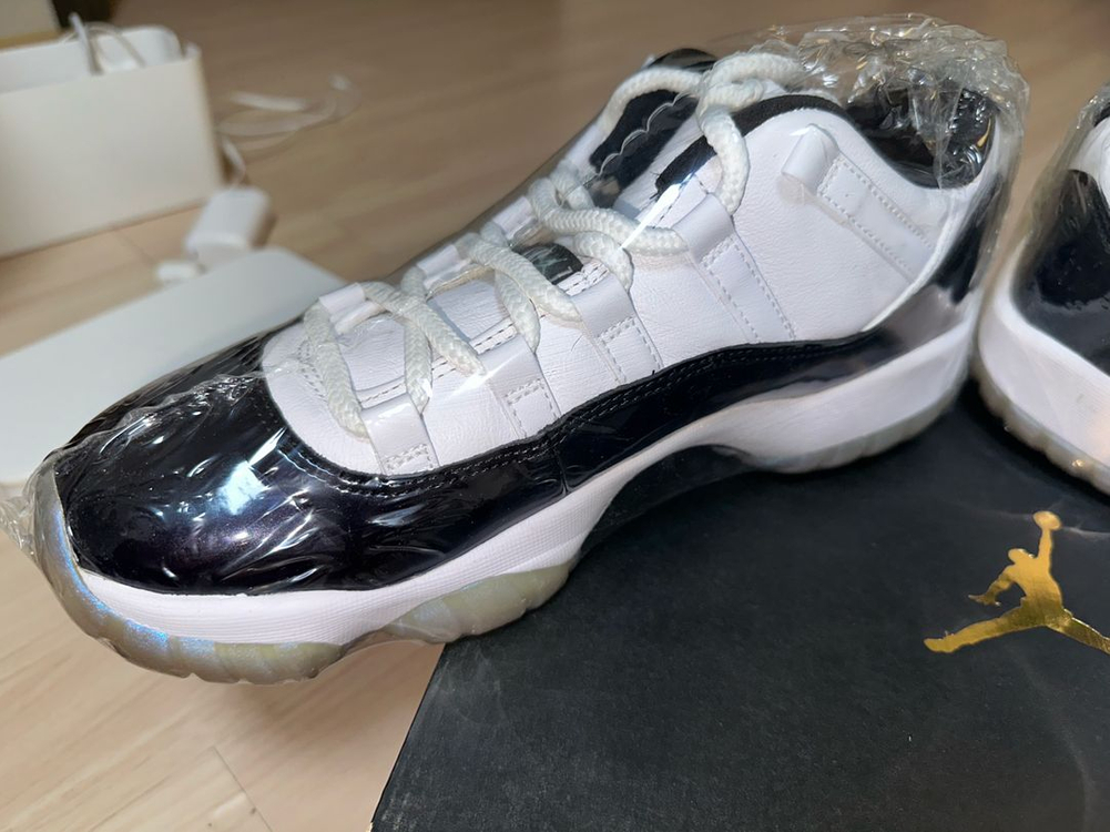 2회실착/ 조던 11 레트로 로우 흰검 265mm 이미지