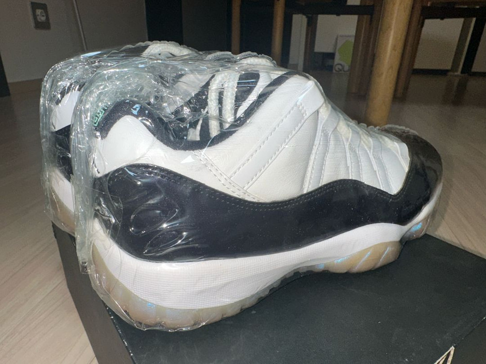 2회실착/ 조던 11 레트로 로우 흰검 265mm 이미지