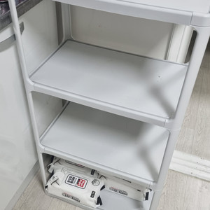 4단 화이트 선반