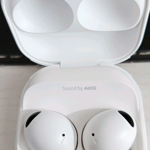 깨끗한 갤럭시 버즈2 프로 팝니다. 10만원