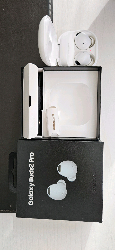 깨끗한 갤럭시 버즈2 프로 팝니다. 10만원--1