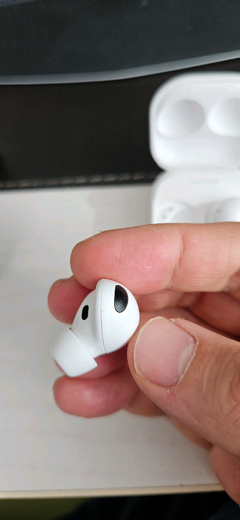 깨끗한 갤럭시 버즈2 프로 팝니다. 10만원--5