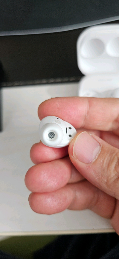 깨끗한 갤럭시 버즈2 프로 팝니다. 10만원--7