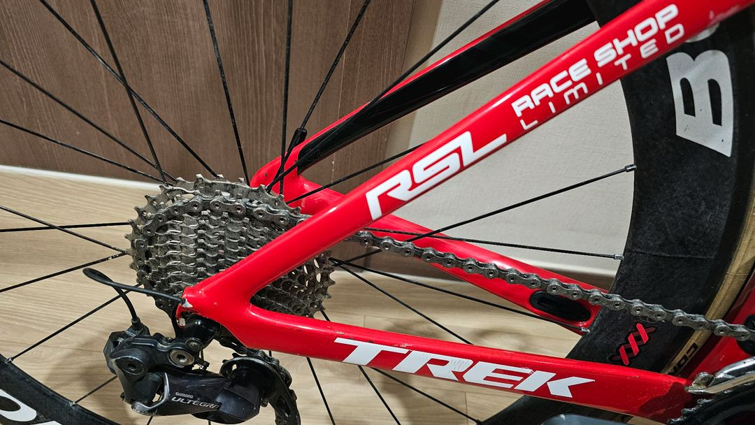 트렉 마돈 9.2카본 전자식 거어(di2) 로드 자전거 판매 이미지