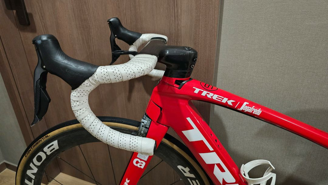 트렉 마돈 9.2카본 전자식 거어(di2) 로드 자전거 판매 이미지