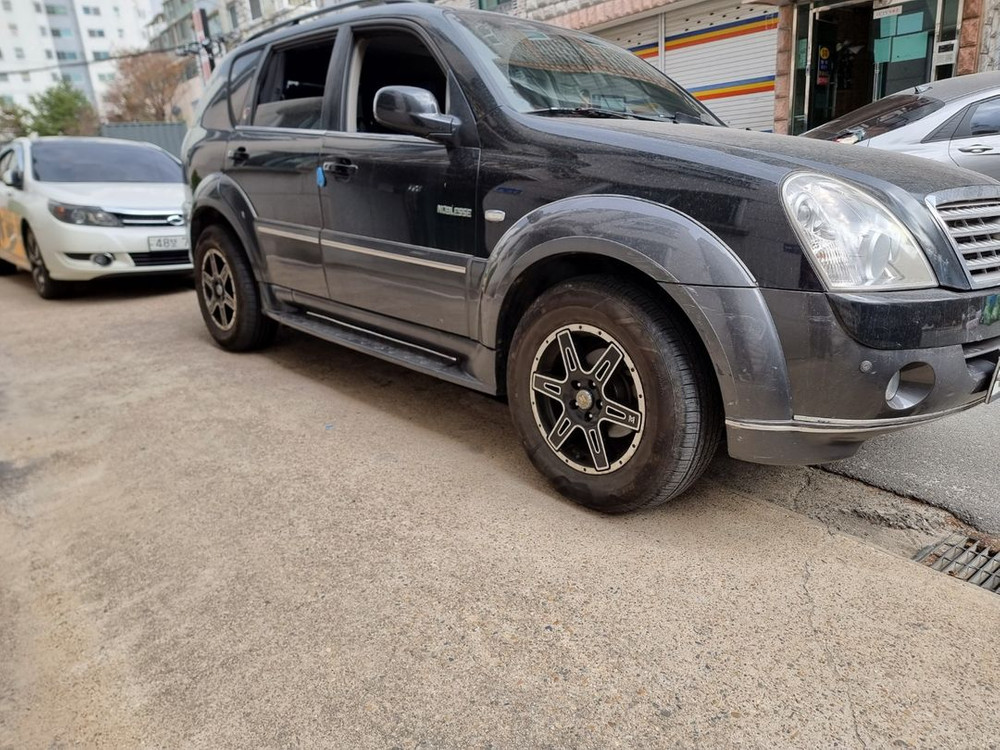 17인치 싼타페CM 쏘렌토R 마르셀로 5홀 휠타이어 이미지