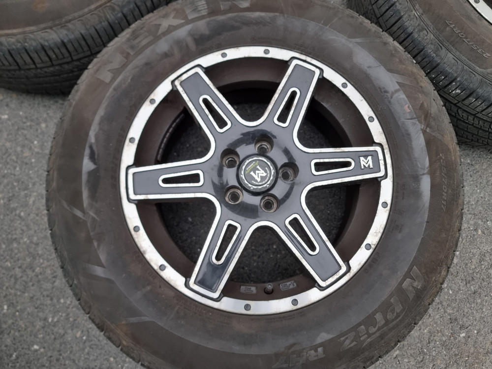 17인치 싼타페CM 쏘렌토R 마르셀로 5홀 휠타이어 이미지