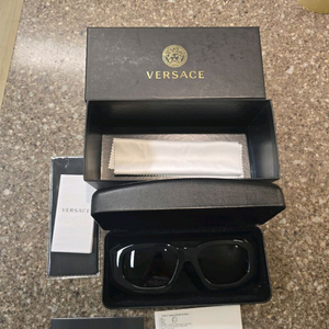 베르사체 선글라스 이미지