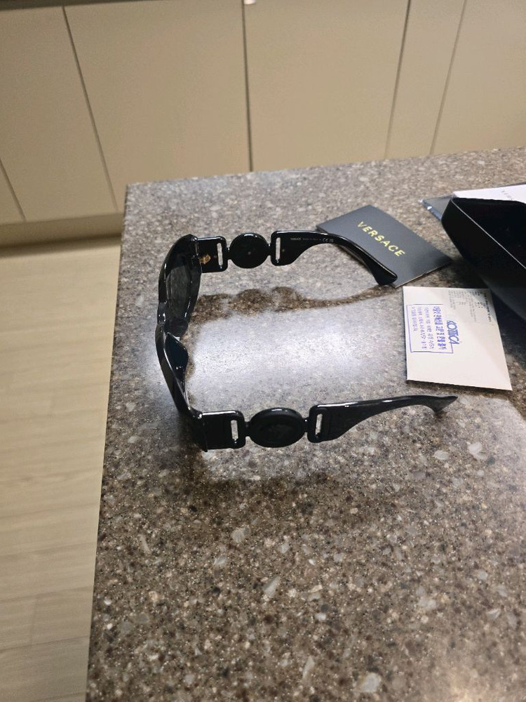 베르사체 선글라스 이미지