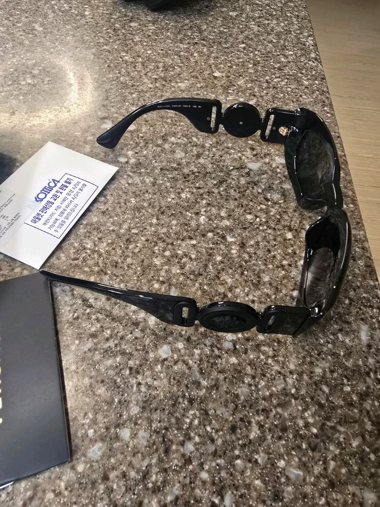 베르사체 선글라스 이미지