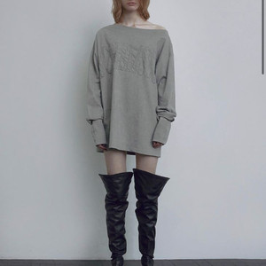 보헤미안서울 언발란스 숄더 티-차콜 이미지