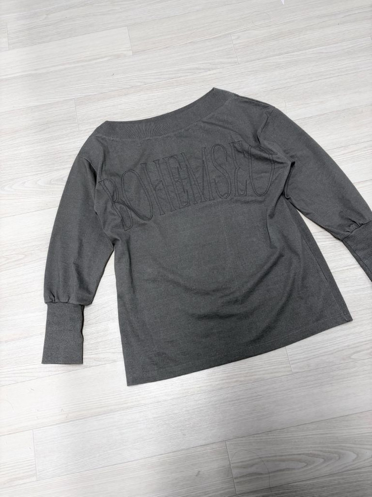 보헤미안서울 언발란스 숄더 티-차콜 이미지