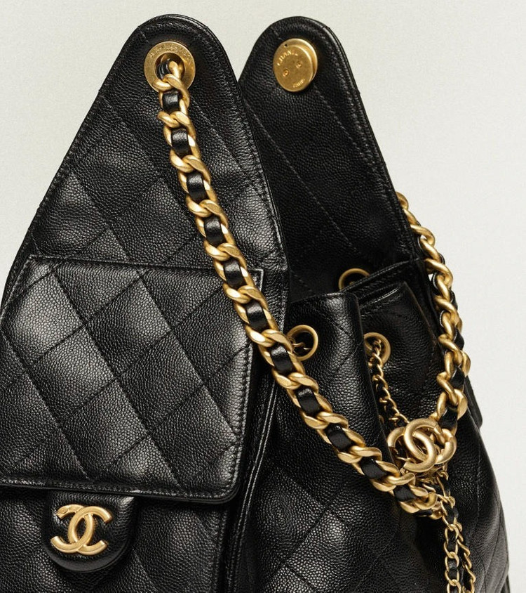 샤넬 CHANEL 25 블랙 스몰 백 그레인드 카프스킨 골드메탈 이미지