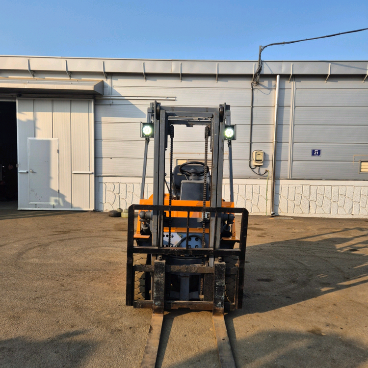 일제 TCM 1.5톤 좌식 전동중고지게차 이미지