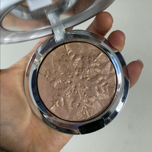 맥 홀리데이 한정판 하이라이터 이미지