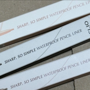 클리오 샤프 쏘 심플 워터프루프 펜슬 라이너 05 애쉬 브라운 이미지