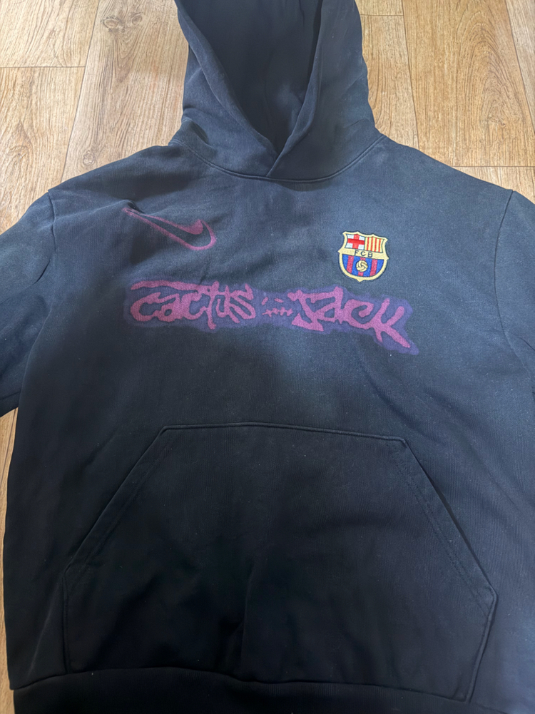 나이키 FC 바르셀로나 x 트래비스 스캇 스프레이 로고 후드 블랙 m--2