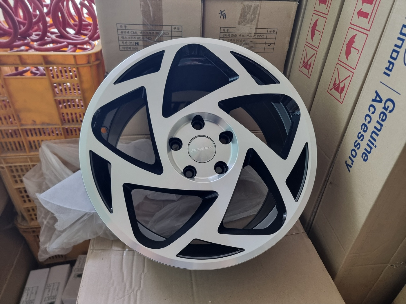 17인치 슈거레이 라디8 휠 아반떼MD 아반떼AD CN7 벨로스터 투스카니 포르테쿱 이미지