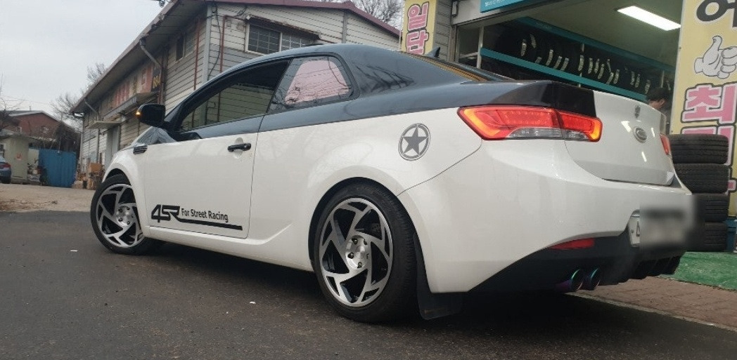 17인치 슈거레이 라디8 휠 아반떼MD 아반떼AD CN7 벨로스터 투스카니 포르테쿱 이미지