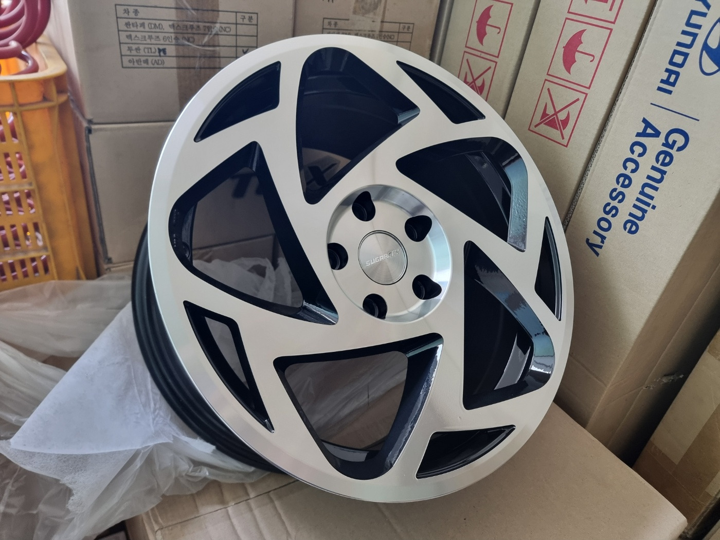 17인치 슈거레이 라디8 휠 아반떼MD 아반떼AD CN7 벨로스터 투스카니 포르테쿱 이미지