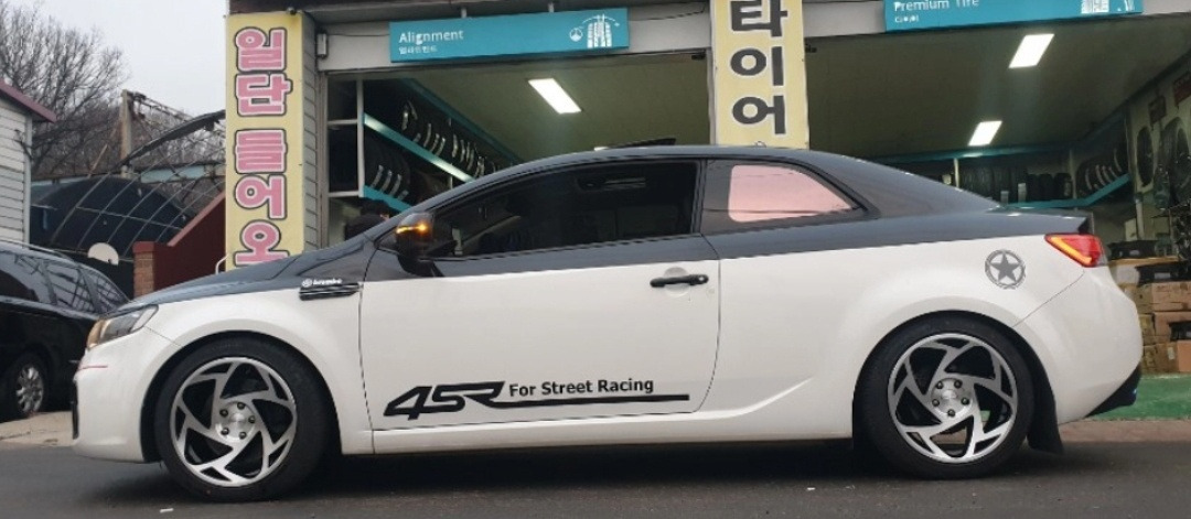 17인치 슈거레이 라디8 휠 아반떼MD 아반떼AD CN7 벨로스터 투스카니 포르테쿱 이미지