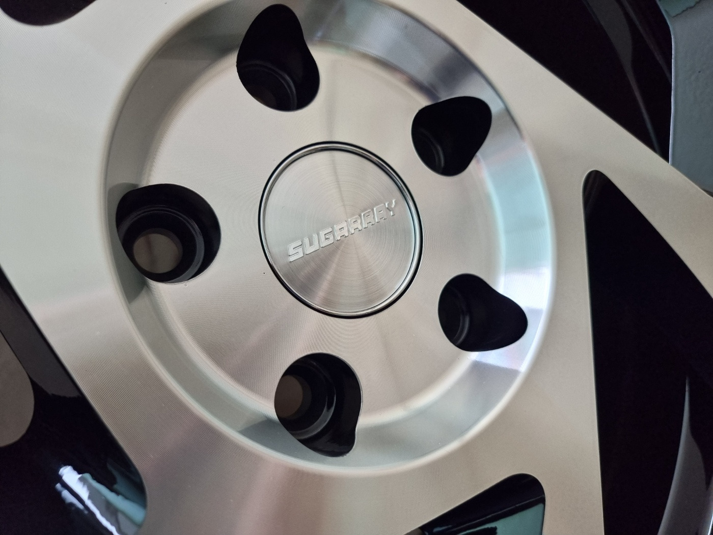 17인치 슈거레이 라디8 휠 아반떼MD 아반떼AD CN7 벨로스터 투스카니 포르테쿱 이미지