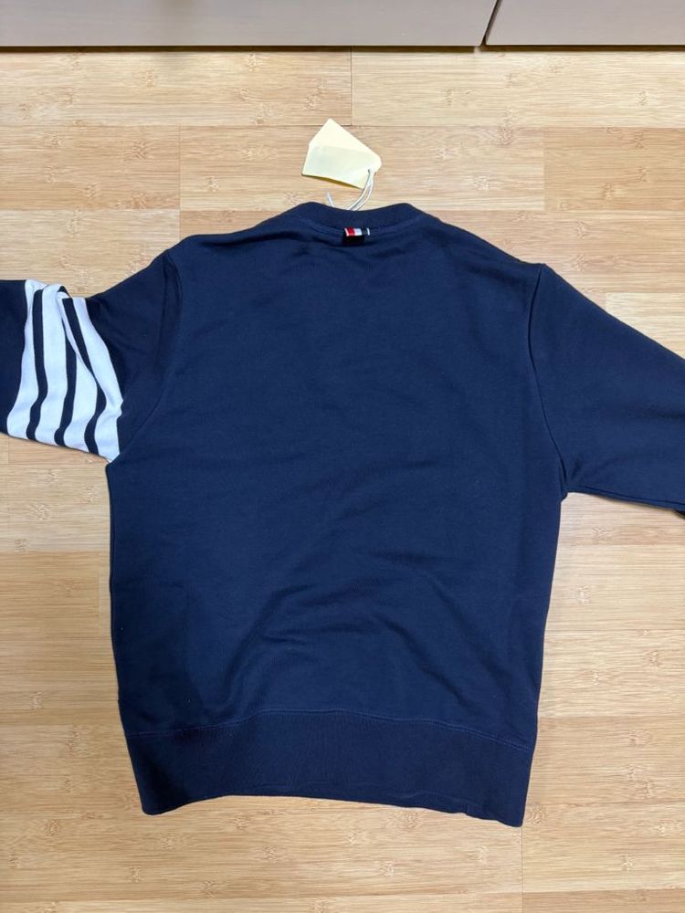 톰브라운 엔지니어드 사선 스웨트셔츠 네이비 색상 이미지