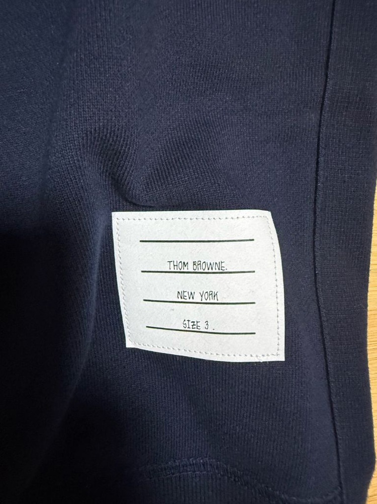 톰브라운 엔지니어드 사선 스웨트셔츠 네이비 색상 이미지