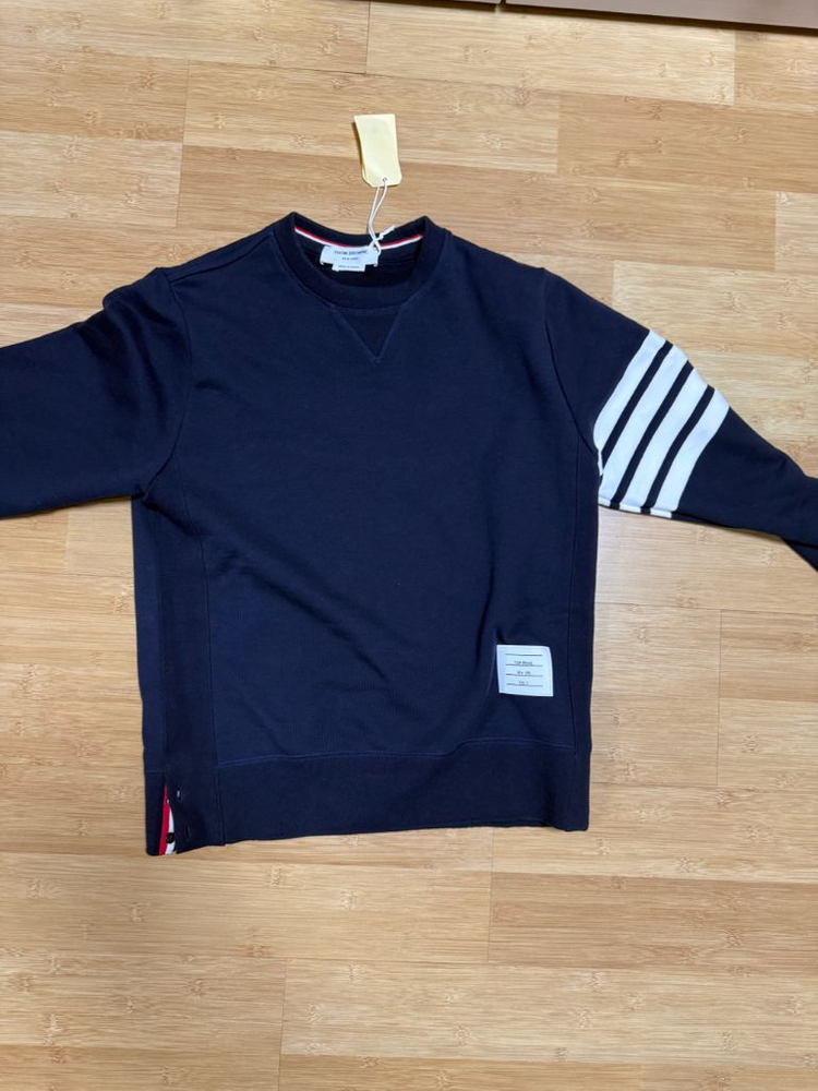 톰브라운 엔지니어드 사선 스웨트셔츠 네이비 색상 이미지