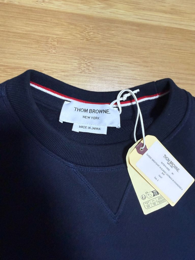 톰브라운 엔지니어드 사선 스웨트셔츠 네이비 색상 이미지