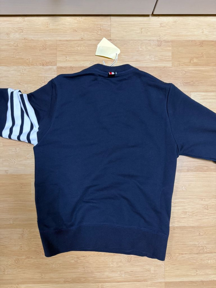 톰브라운 엔지니어드 사선 스웨트셔츠 네이비 색상 이미지