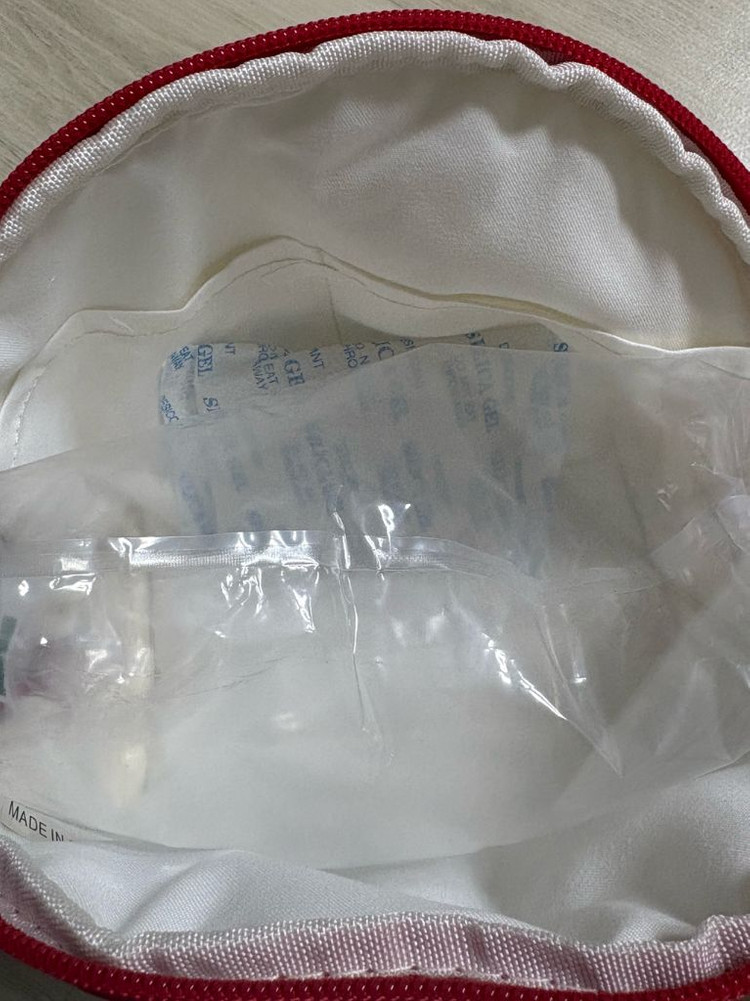 산리오 애플 사과 헬로키티 반달 파우치 가방 새상품 이미지