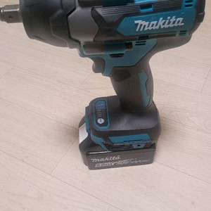 마끼다 임팩렌치 힘좋은 고토크 18V 팝니다