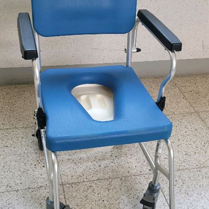 미키코리아 이동변기목욕의자 이미지