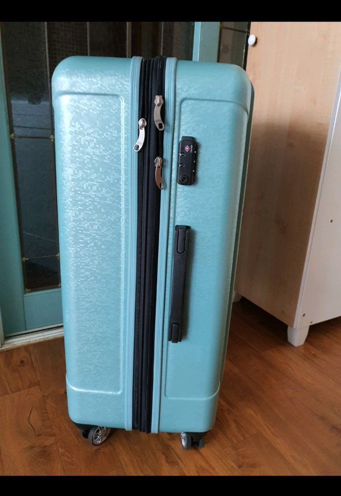 대형케리어4륜바퀴부드럽게잘됨비번장치확대지퍼있음하드케이스저렴히4만원 이미지