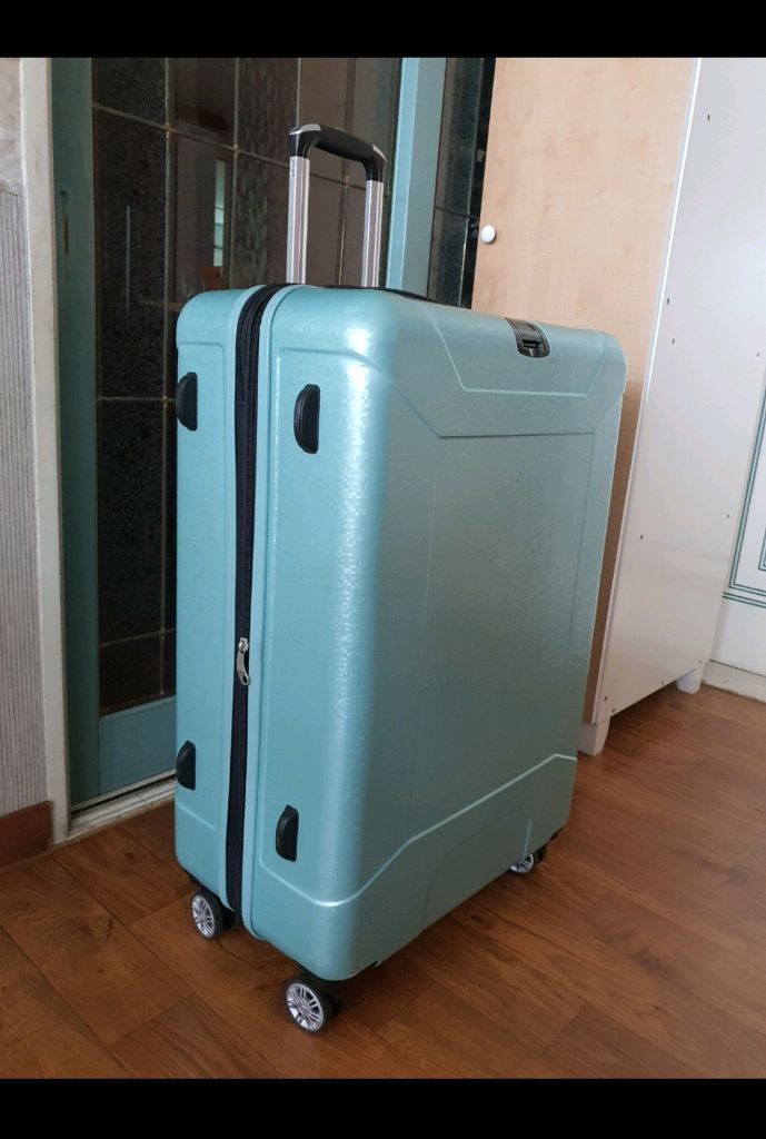 대형케리어4륜바퀴부드럽게잘됨비번장치확대지퍼있음하드케이스저렴히4만원 이미지