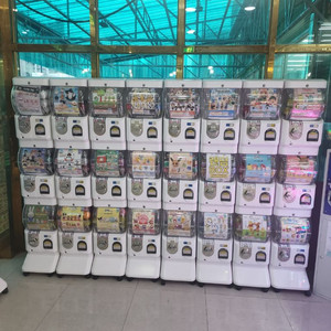 가챠기계 가챠머신 32개 ,동전교환기 이미지