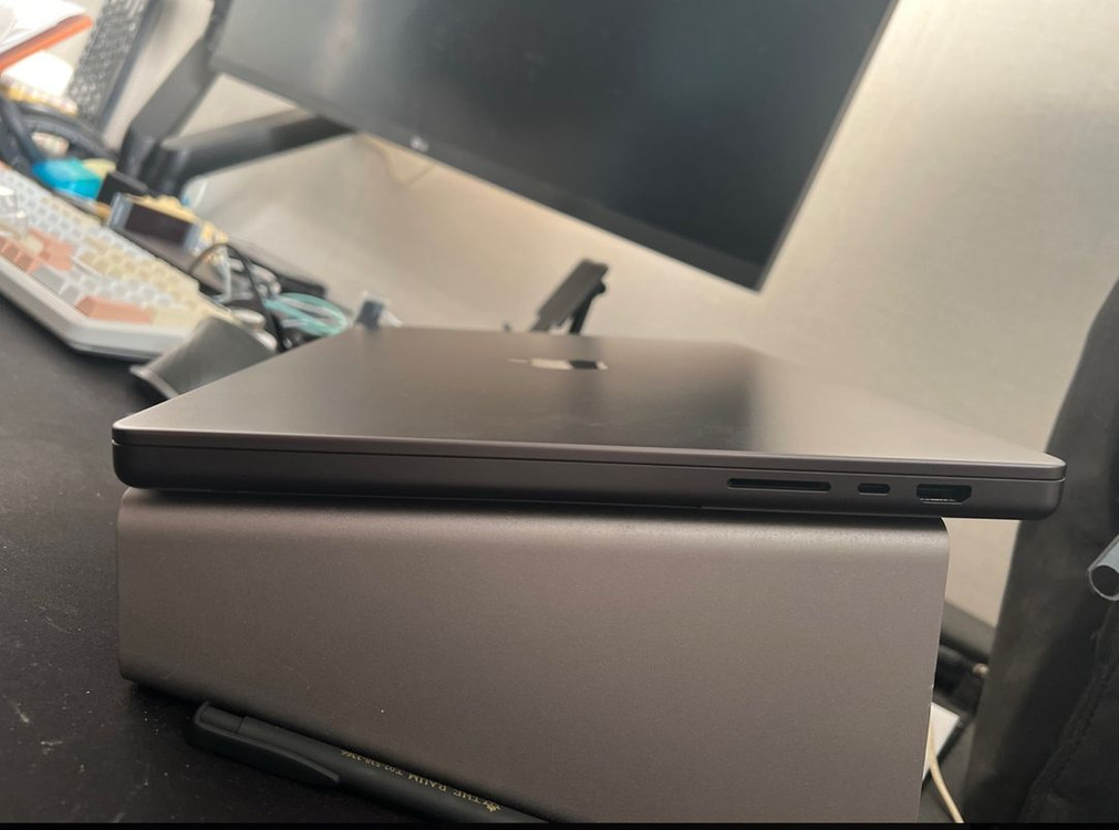 맥북프로 16인치 M4 MAX(16코어, 40코어 GPU, 16코어 뉴럴엔진), 128RAM, 2TB, 나노텍스처O 이미지